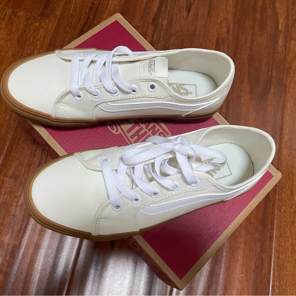 BRAND NEW - Vans Marshmallow Canvas Sneakers with Gum Sole - NWT - Picture 7 of 10